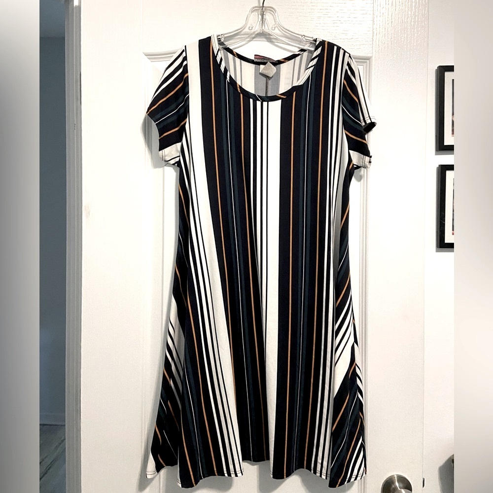 DISCREET STRIPED MULTICOLORED DRESS